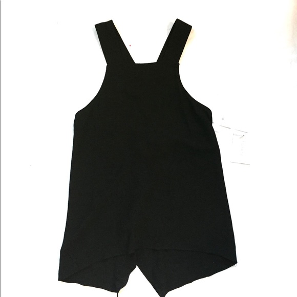 1. State Criss Cross Halter Top - Picture 5 of 9